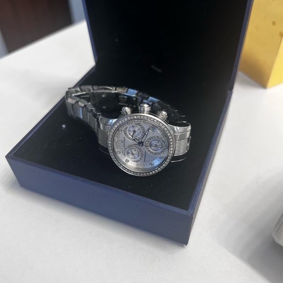 Accutron Diamond Chronograph Watch - Picture 5 of 6